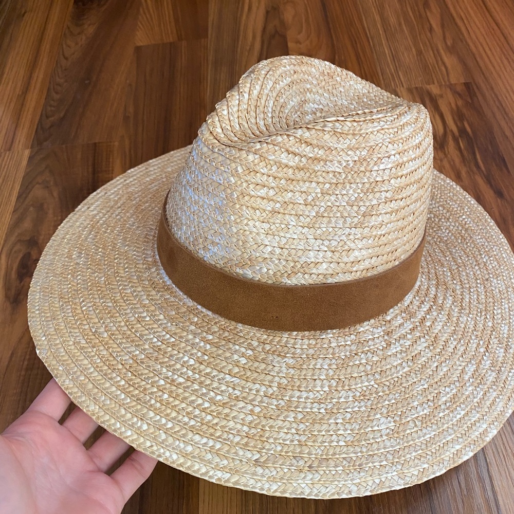 Cute straw hat!